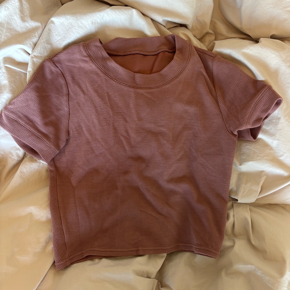 Short sleeve cropped alo workout shirt